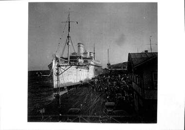Photograph - German liner, Reliance, Inner East Station Pier, Port Melbourne, 6 Apr 1938