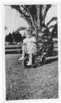 1025.01 - Barbara Hegarty in Edwards Park, Port Melbourne