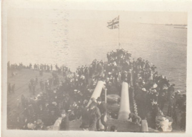 Photograph - Crowds visiting British warship "Repulse" at Station Pier, Port Melbourne, Charles Pont?, 1924