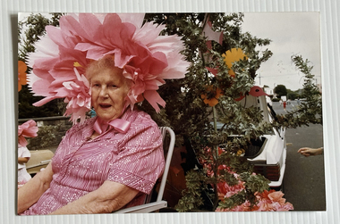 Photograph - Friends of the Park float, Port Melbourne Festival, Pat Grainger, Feb 1989