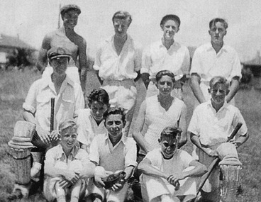 Photograph - Port United cricket team, Murphy's Reserve, Port Melbourne, 1952