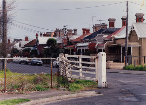 1366 - Swallow Street railway gates, 1989