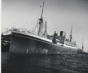 Photograph - Moreton Bay, inner west, Station Pier, Port Melbourne, Glen Stuart, 1950s