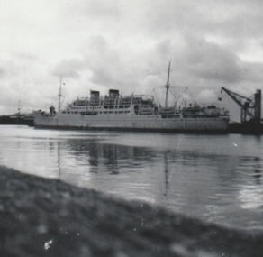 Photograph - Surriento at 17 North Wharf, Glen Stuart, 1950s