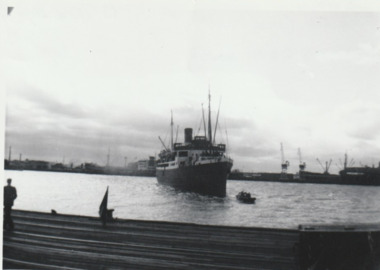 Photograph - Taroona (outer west), Princes Pier, Port Melbourne, Glen Stuart, 1947