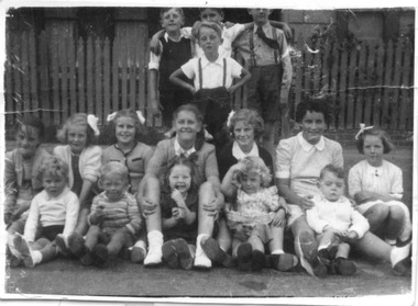 1472.01 - Neighbourhood children, c. 1947