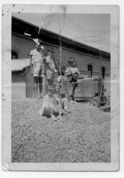 1823.01 - Thomas family children in front of the pumping station, Esplanade West