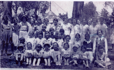 1876.25 - Ross St Baptist Sunday School picnic in early 1930s