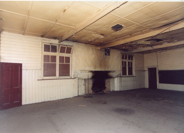 2300.05 - Excelsior Hall Interior, north-west corner of rear room, June 2003