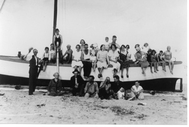 2330 - Peter James' boat, with family and friends from The Bend, 1936