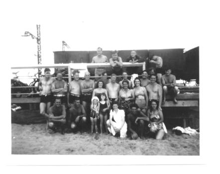 2340 - The beach at Princes Pier, c. 1940s