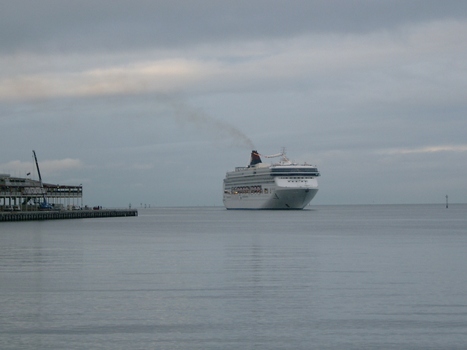 2362.01 - Cruise liner Star Leo arriving at Station Pier 02/05/2003