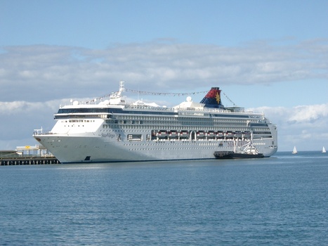 2363.01 - Cruise liner Star Virgo arriving at Station Pier 2003