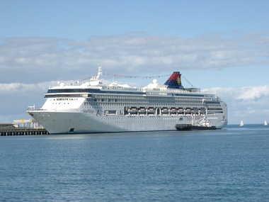 2363.01 - Cruise liner Star Virgo arriving at Station Pier 2003