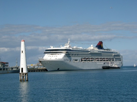 2363.02 - Cruise liner Star Virgo arriving at Station Pier 2003