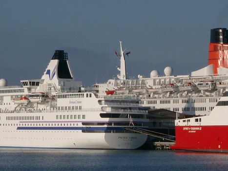 2366.01 - Cruise ship Pacific Venus at Station Pier 14/02/2004