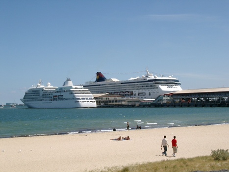2369.02 - Cruise ship Silver Shadow berthed at Station Pier in 24/01/2004