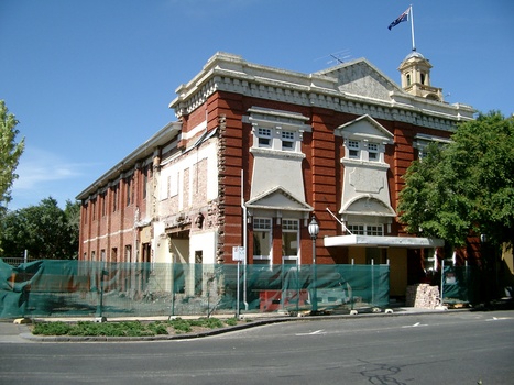 2374 - Port Melbourne Town Hall just prior to the construction of the new library, November 2002