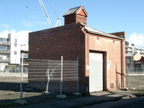 2381.02 - CitiPower sub-station left standing in block cleared for redevelopment on Bay Street, 2005