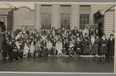 2413.05 - A Large group of women and children outside Jubilee Hall, Bay Street, Port Melbourne