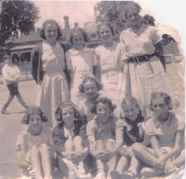 2413.13 - Nott St girls netball team, 1937