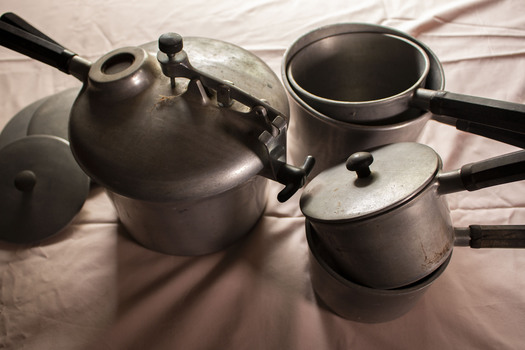 2434 - Pressure cooker and pots manufacturerd by Commonwealth Aircraft Corporation (CAC)