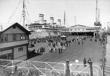 Photograph - Crowds on Station Pier, Port Melbourne 1938, 6 Apr 1938