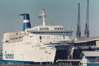 Photograph - Various ferries working from Station Pier, Port Melbourne. Abel Tasman, Ron Laing, 1986 - 1999