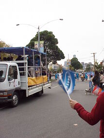 1894.01 - Athens Olympic torch passing through Port Melbourne - 5 June 2004