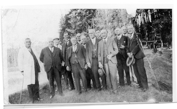 2648.01 - Port Melbourne Councillors at Sylvan Weir, c. 1931-34