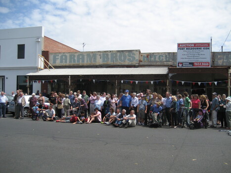 3492.36 - Community farewell, street party and BBQ for the closure of Faram Bros hardware shop, 10 February 2007