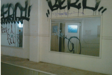 Photograph - Ladies cloak room, first floor, Administration Building, J Kitchen & Sons, Port Melbourne, Lionel Layfield, 2014 - 2015