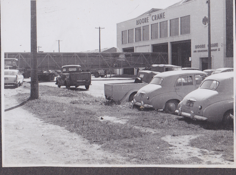 Cars in Bertie St stopped while long crane bridge is taken from workshops 1959
