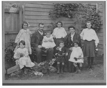 4210.02 - Barlow Family c. 1905
