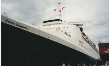 Photograph - QEII, Station Pier, Port Melbourne, Ted Kobelt, 7 Feb 1999