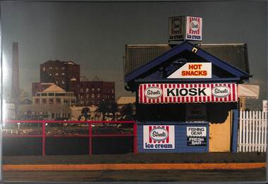 Photograph - The kiosk on the Eastern side of Station Pier, James Lauritz, 1989 - 1990