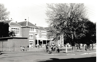 Photograph - Nott Street State School Port Melbourne, Reverend Donald LANGFORD, c.1970