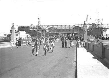 Photograph - Station Pier with warships, Station Pier.  Warships. Military and civilian personnel.  Centenary Bridge, 1947 (Note that "taken in 1920" on back of photo is incorrect.)