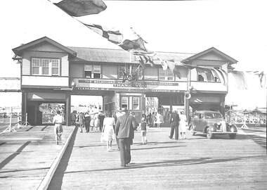 Photograph - Station Pier Gatehouse, c1946 - 47