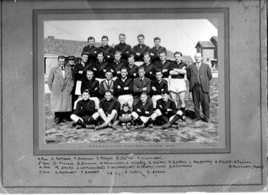 Photograph - Digital images of people in Port Melbourne c.1950, 1948