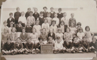 Photograph - Grade 1b Nott Street Primary School c.1940, c.1940