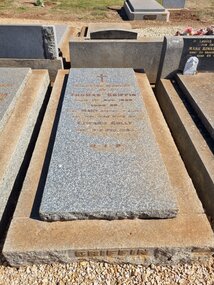 Photograph - Grave of Tom Griffiths, former Mayor of Port Melbourne, David THOMPSON, 2024