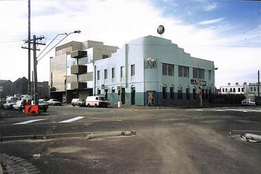 Photograph - London Hotel, Port Melbourne, Melbourne & Metropolitan Board of Works, c.1990