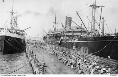 Photograph - Photo of troops departing Station Pier 1914, 18 October 1914