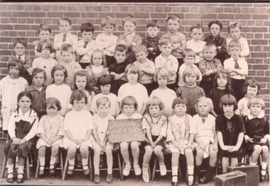 Photograph - Graham St Primary.  Prep grade 1927