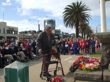 Photograph - Wreath Laying, Anzac Day 2010, 25 Apr 2010