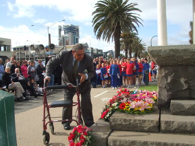 Photograph - Wreath Laying, Anzac Day 2010, 25 Apr 2010