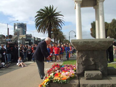 Photograph - Wreath Laying, Anzac Day 2010, 25 Apr 2010
