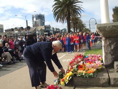 Photograph - Wreath Laying, Anzac Day 2010, 25 Apr 2010