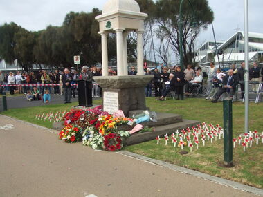 Photograph - Port Melbourne War Memorial, Anzac Day 2010, 25 Apr 2010